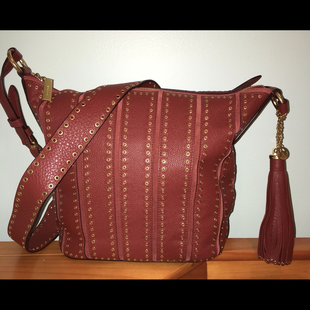 ⭐️⭐️⭐️3X HP⭐️ ⭐️⭐️ 💯 Authentic Michael Kors Brooklyn Grommet Feed Bag - Picture 5 of 16